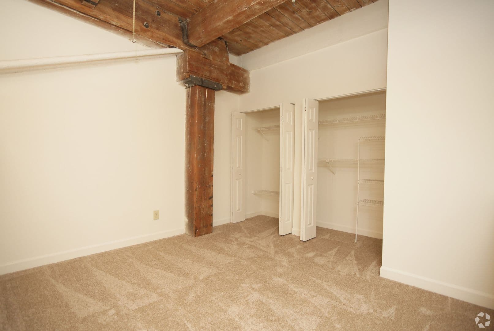 Baltimore Apartment: 121 S Fremont Ave