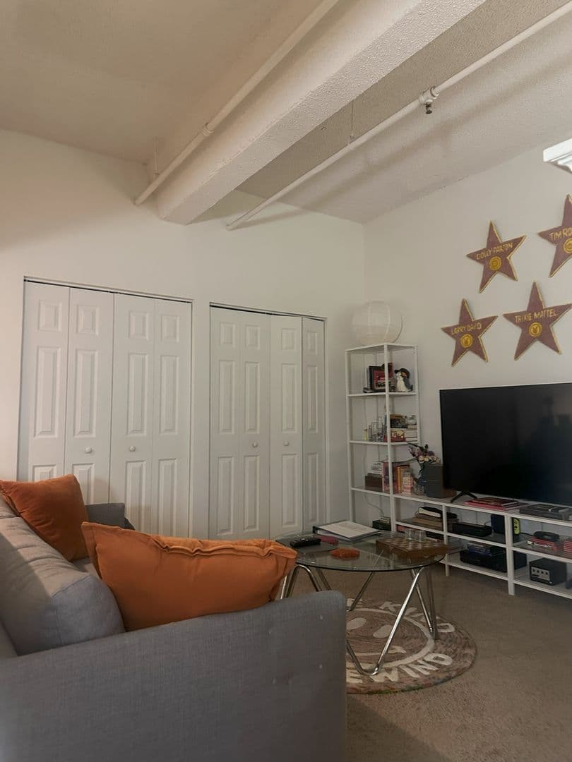 Baltimore Apartment: 121 S Fremont Ave