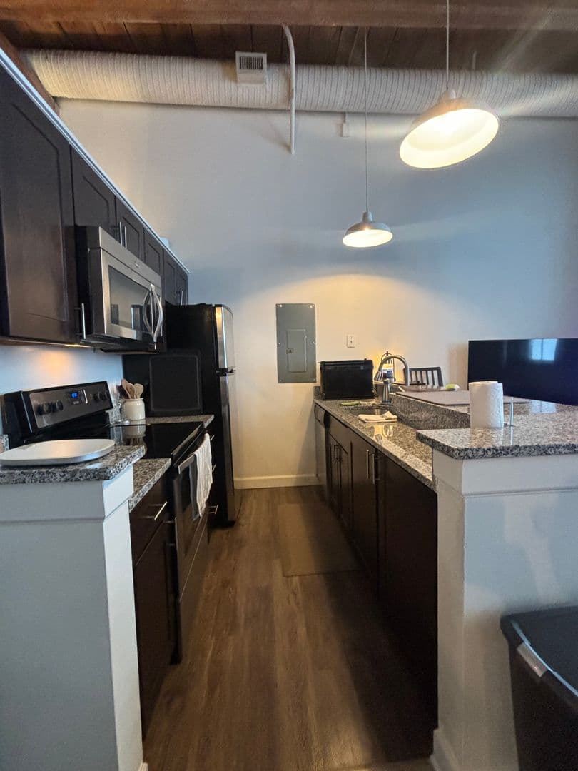 Baltimore Apartment: 121 S Fremont Ave