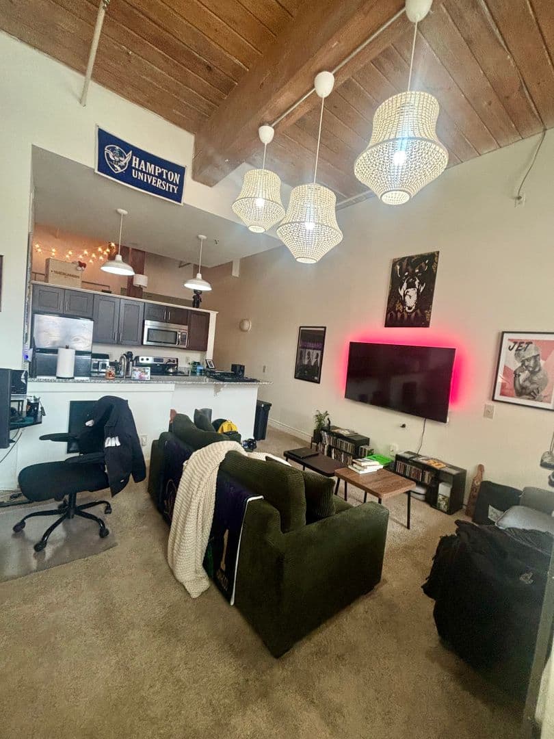 Baltimore Apartment: 121 S Fremont Ave