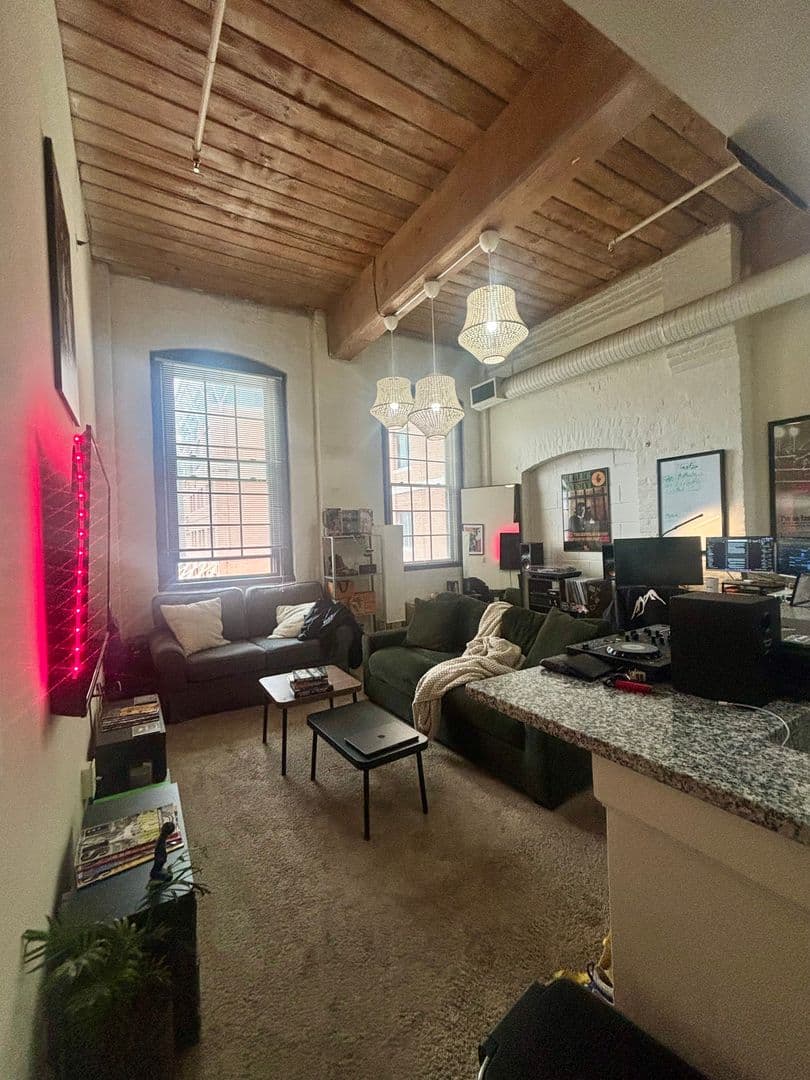 Baltimore Apartment: 121 S Fremont Ave
