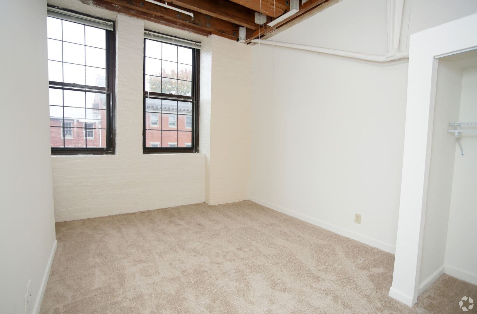 Baltimore Apartment: 121 S Fremont Ave