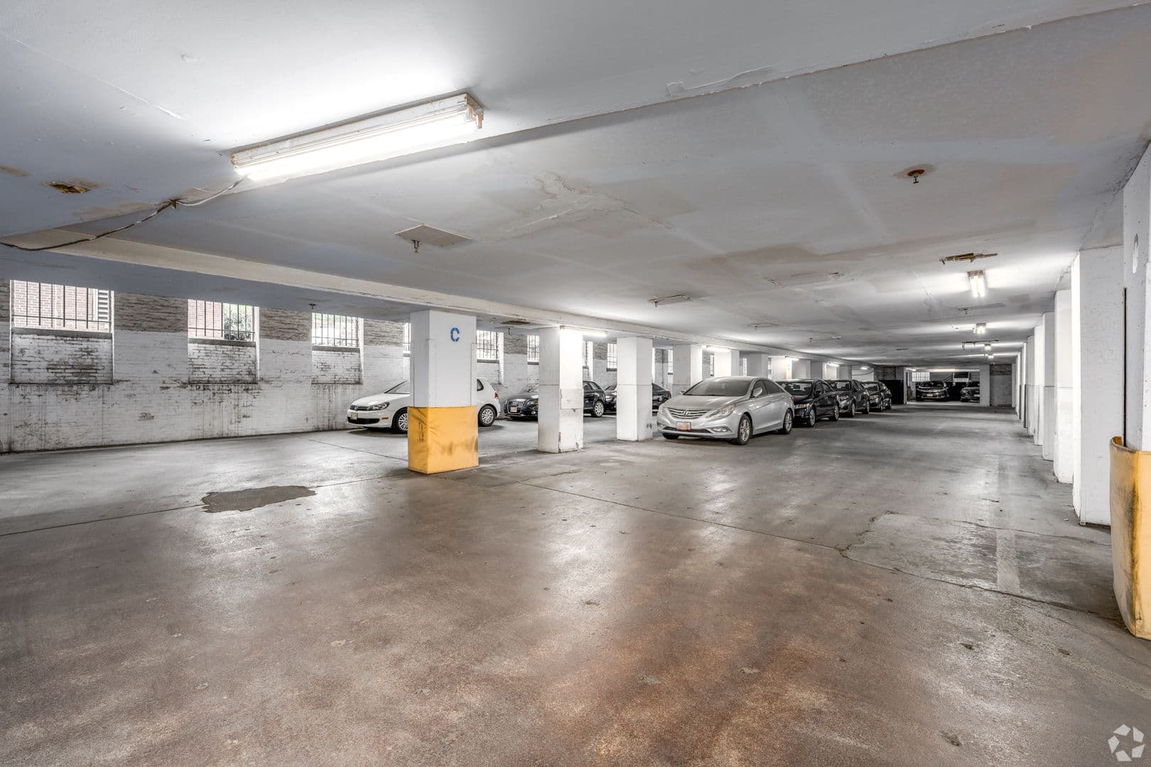Baltimore Apartment: 121 S Fremont Ave