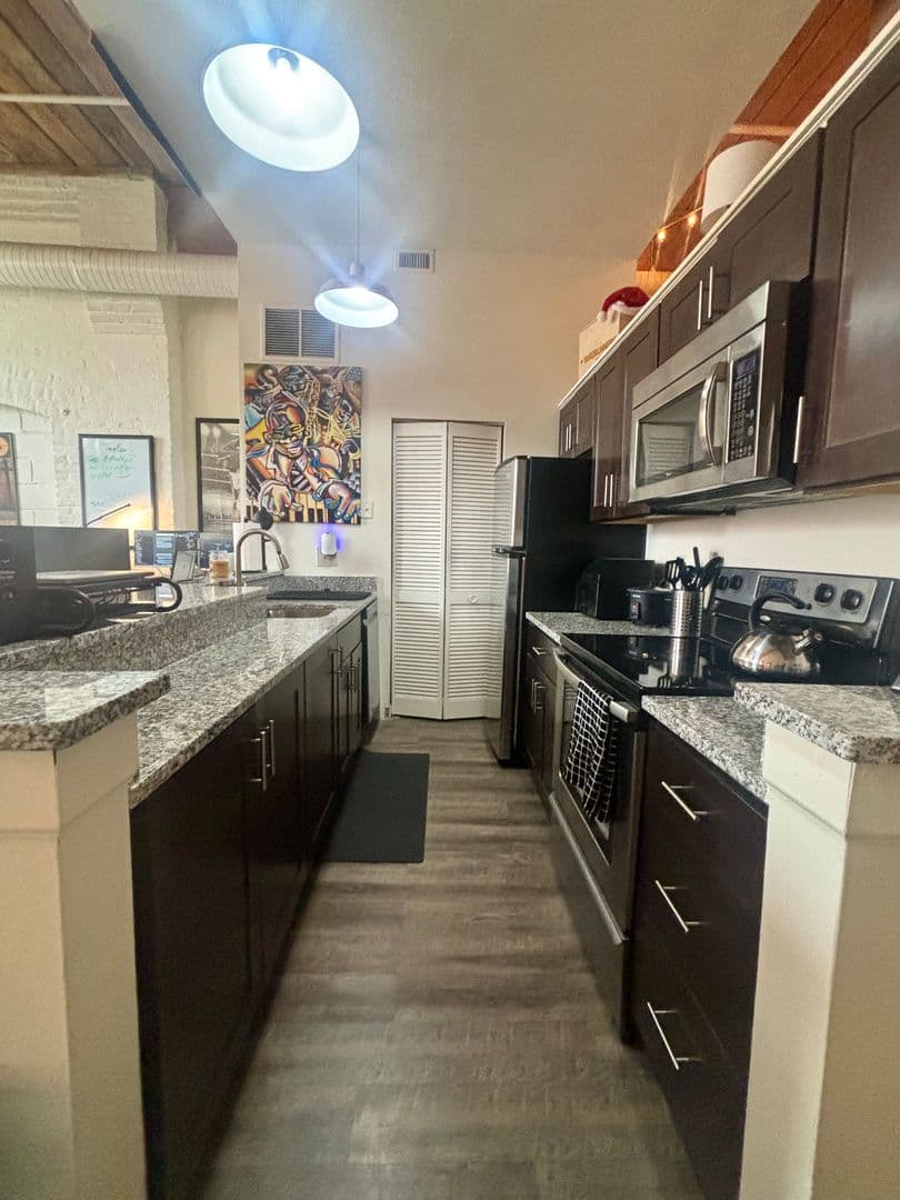 Baltimore Apartment: 121 S Fremont Ave