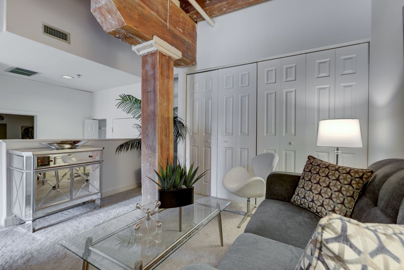Baltimore Apartment: 121 S Fremont Ave