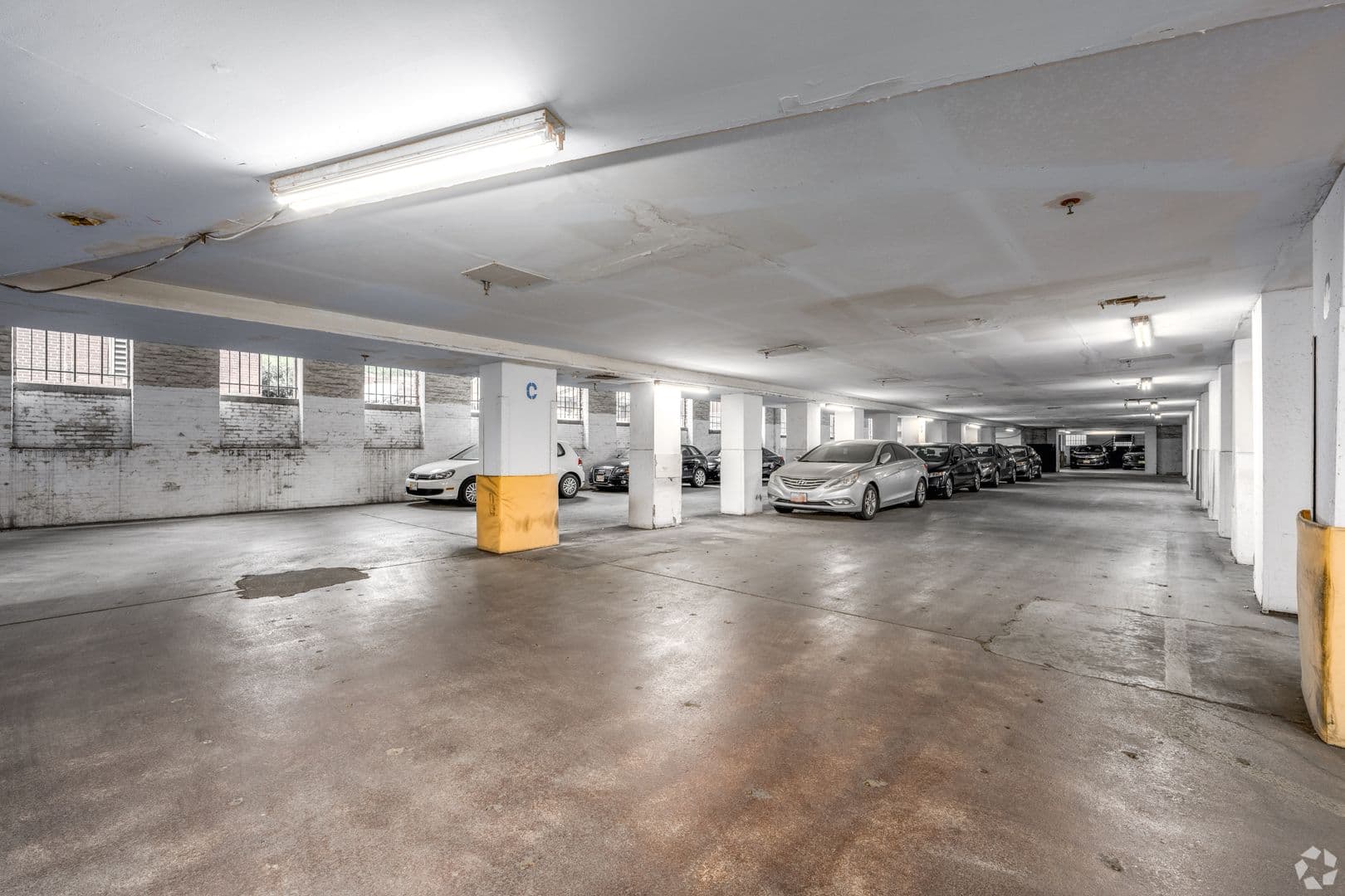 Baltimore Apartment: 121 S Fremont Ave