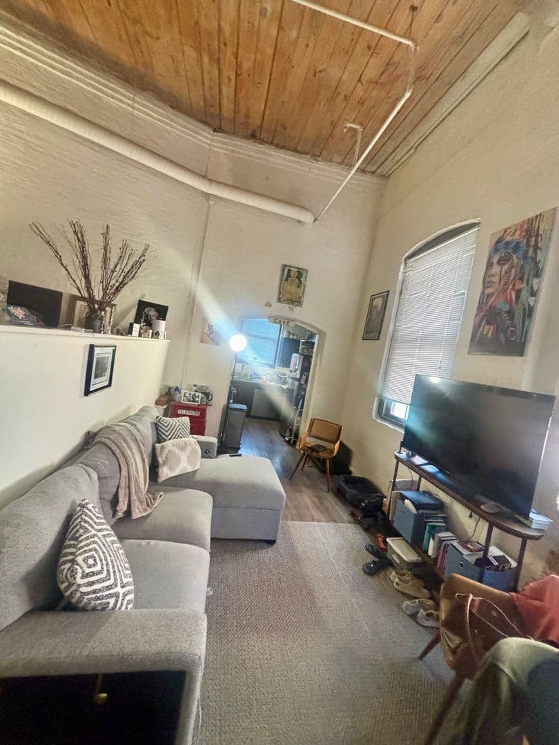 Baltimore Apartment: 121 S Fremont Ave