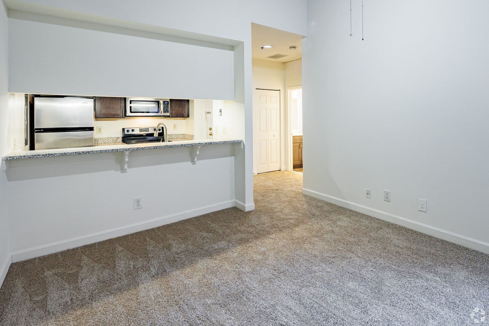Baltimore Apartment: 121 S Fremont Ave