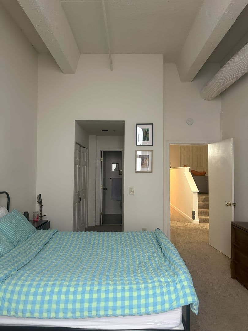 Baltimore Apartment: 121 S Fremont Ave