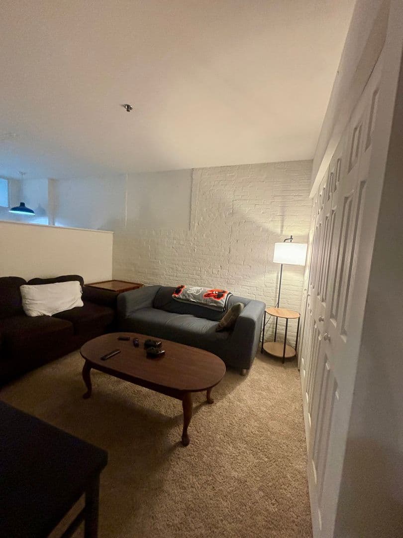 Baltimore Apartment: 121 S Fremont Ave