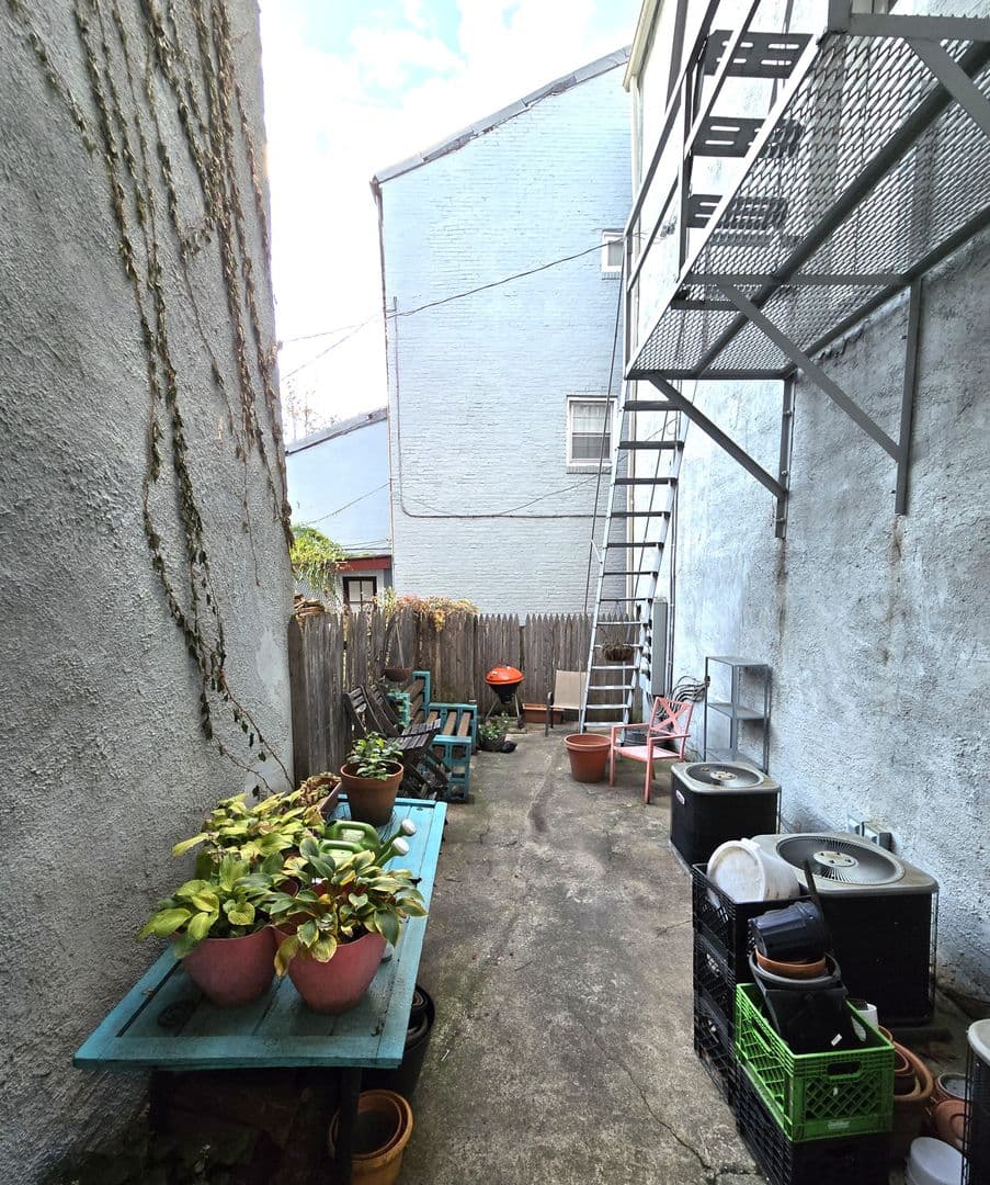 Baltimore Apartment: 401 S. Eden St.