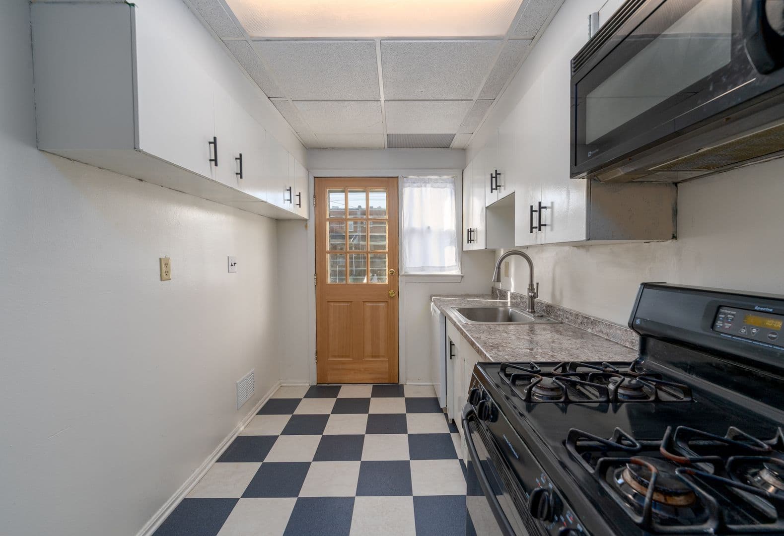 Dundalk House: 8119 Park Haven Rd.