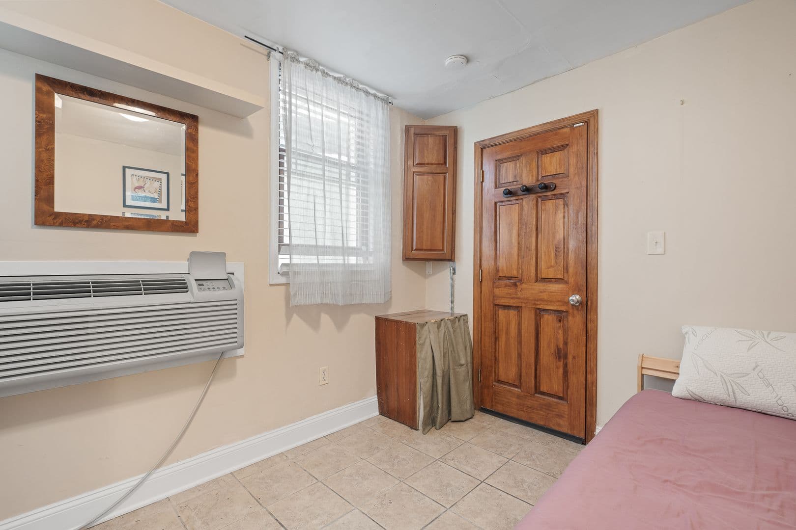 Baltimore Apartment: 1908 Aliceanna St.