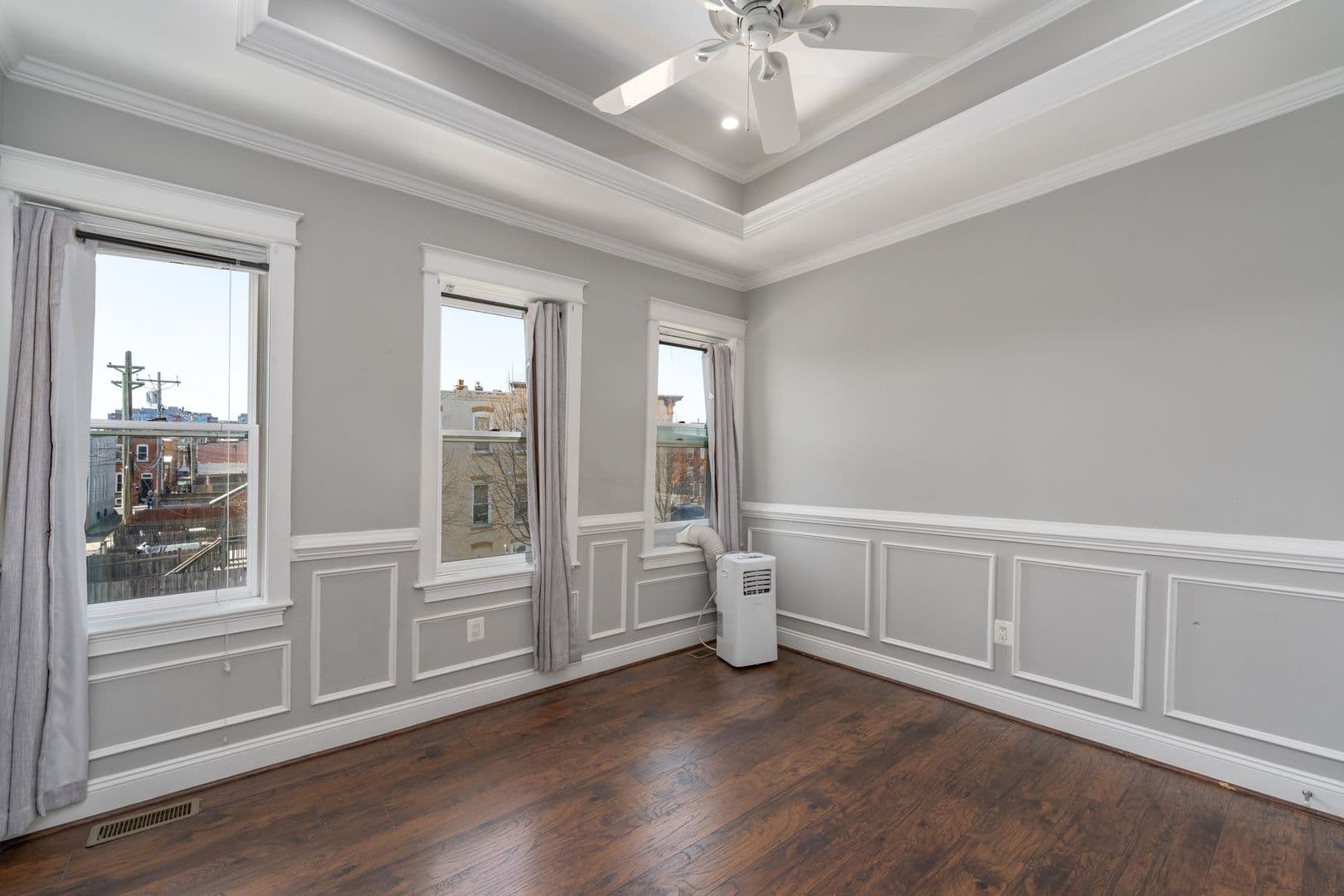 Baltimore House: 443 N. Milton Ave.