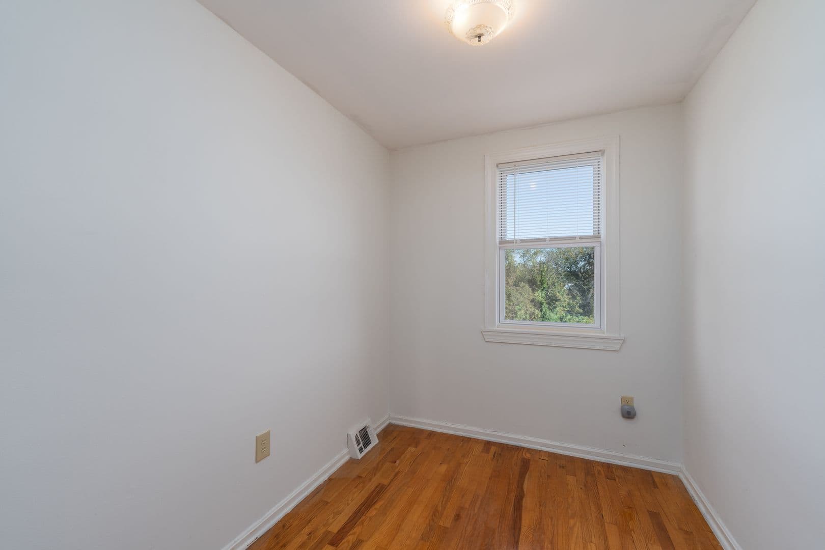 Dundalk House: 8119 Park Haven Rd.
