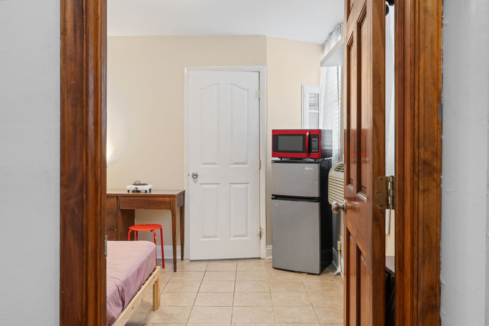 Baltimore Apartment: 1908 Aliceanna St.