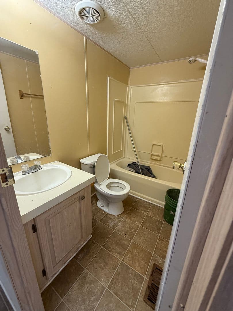 CANYON LAKE Apartment: 1215 CYPRESS DR