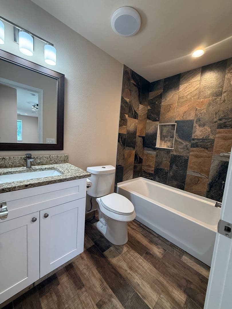 CANYON LAKE Apartment: 1008-1014 MAKAYLA DR