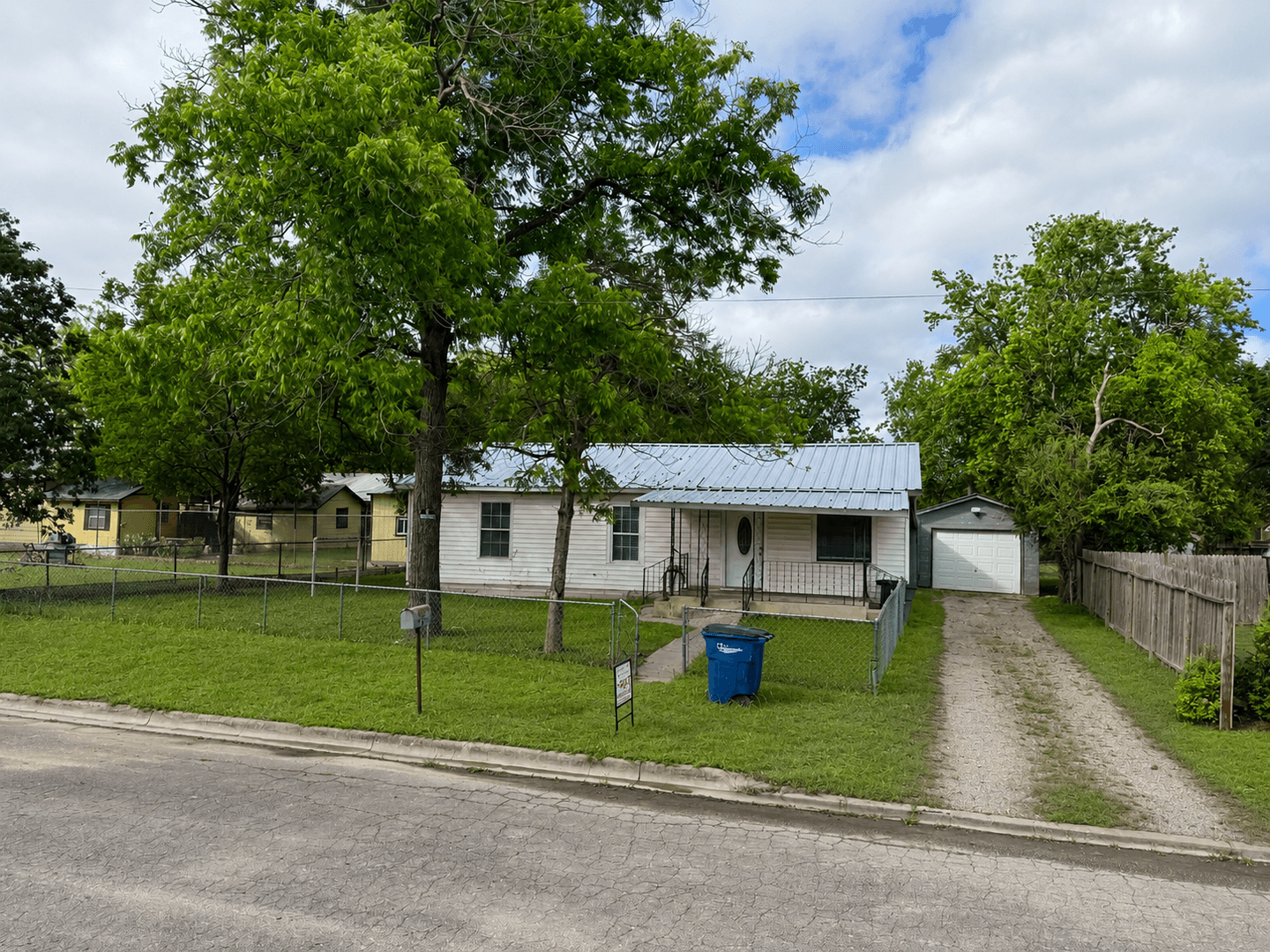 NEW BRAUNFELS House: 784 SAMUELS
