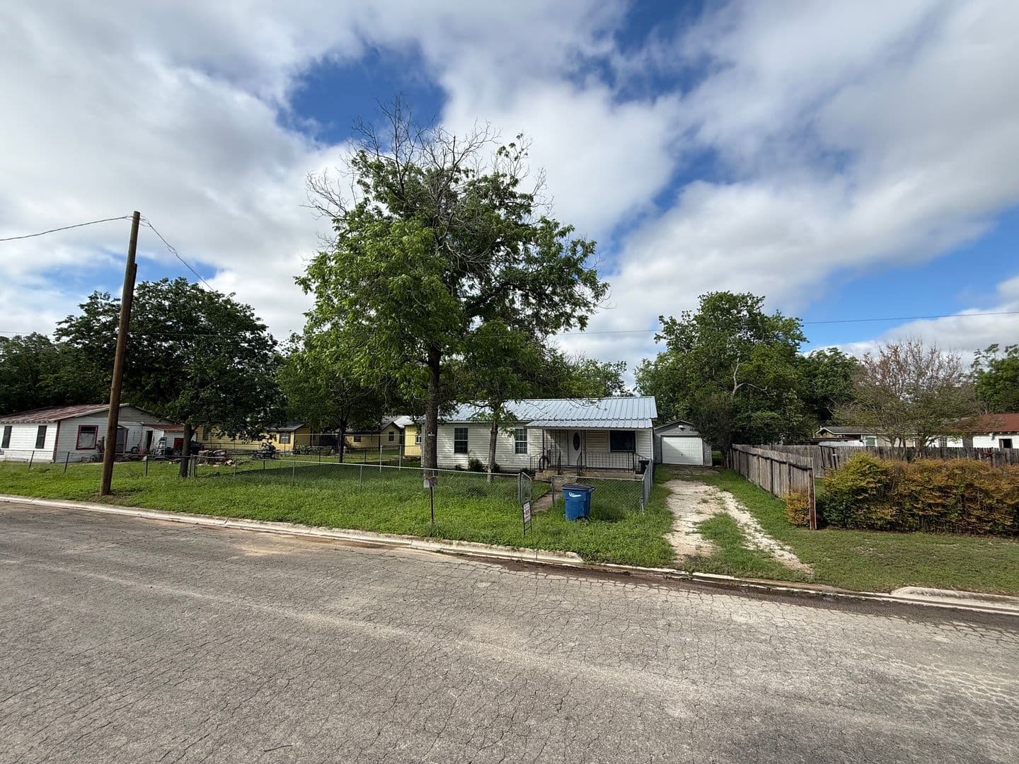 NEW BRAUNFELS House: 784 SAMUELS