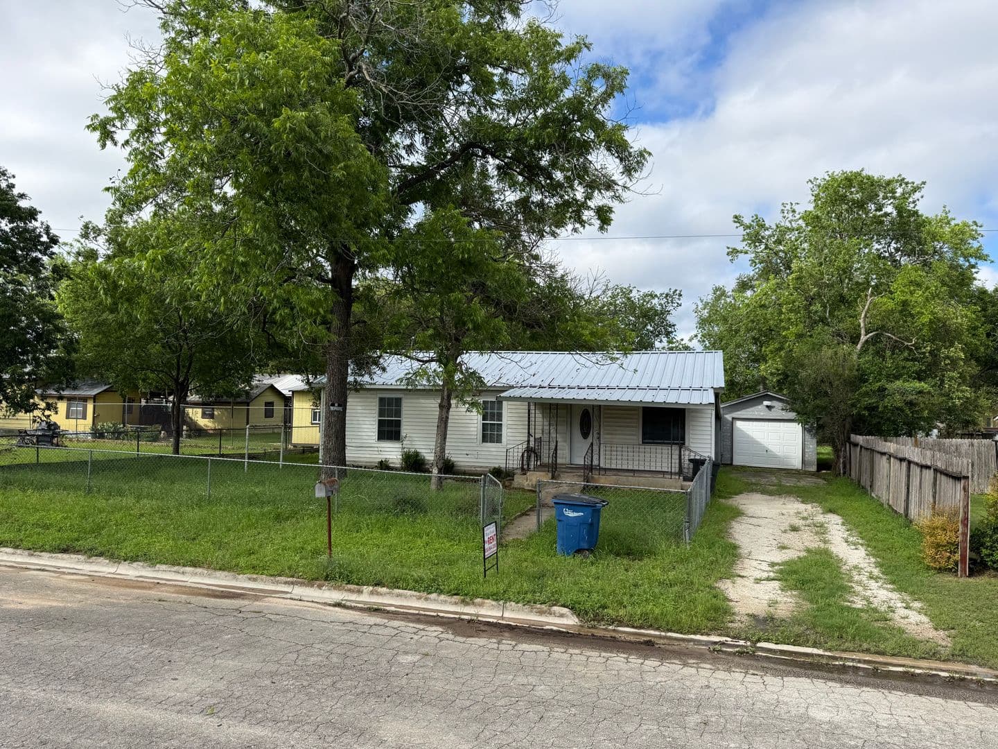 NEW BRAUNFELS House: 784 SAMUELS