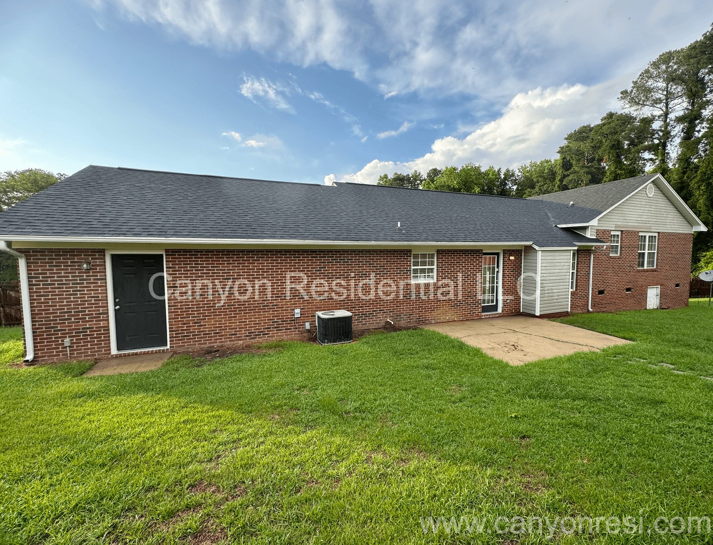 Raeford House: 229 Lakeside Road