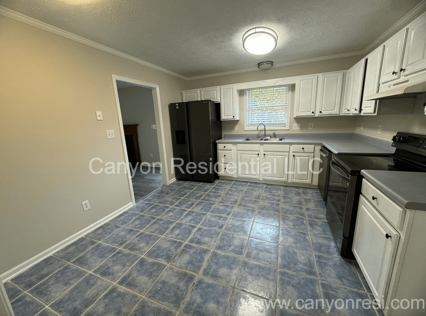 Raeford House: 229 Lakeside Road