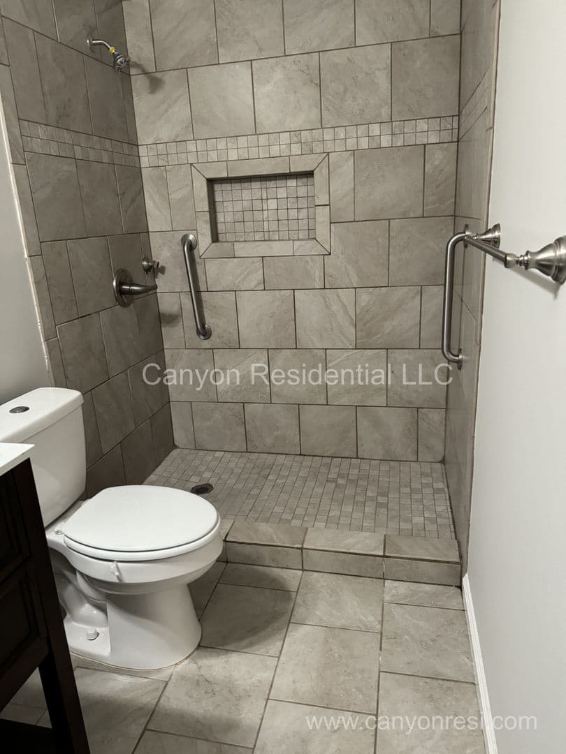 Fayetteville House: 6778 Weeping Water Run