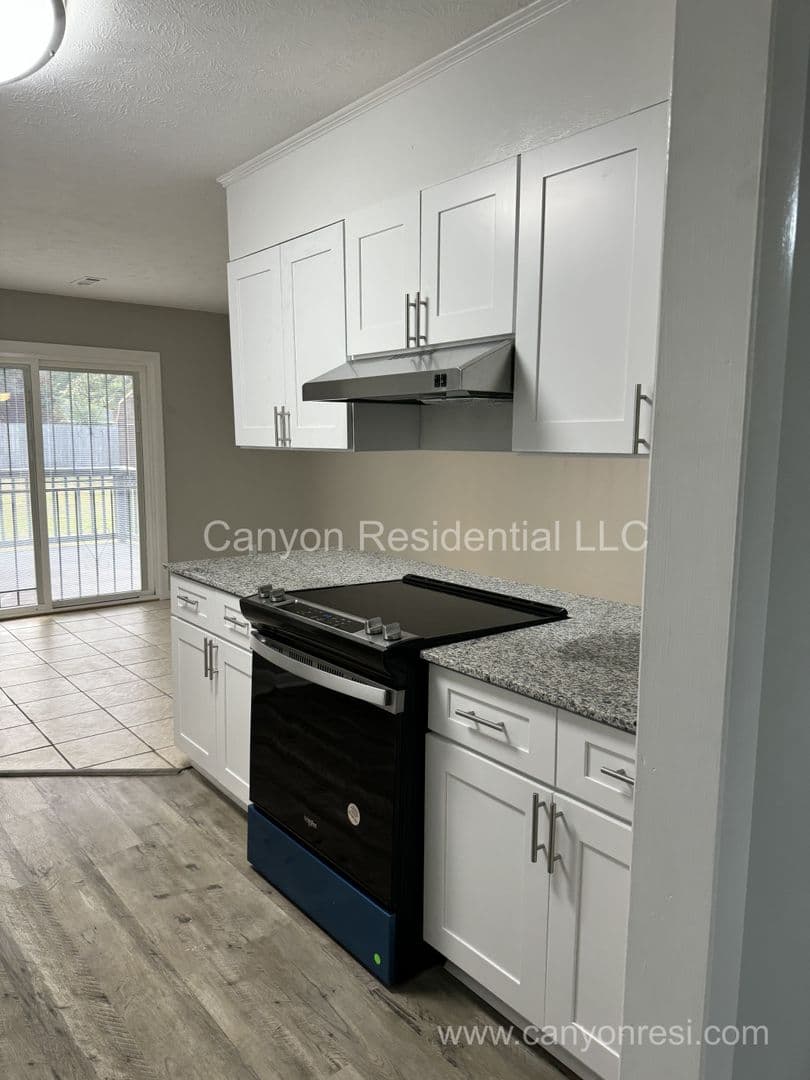Fayetteville House: 6778 Weeping Water Run