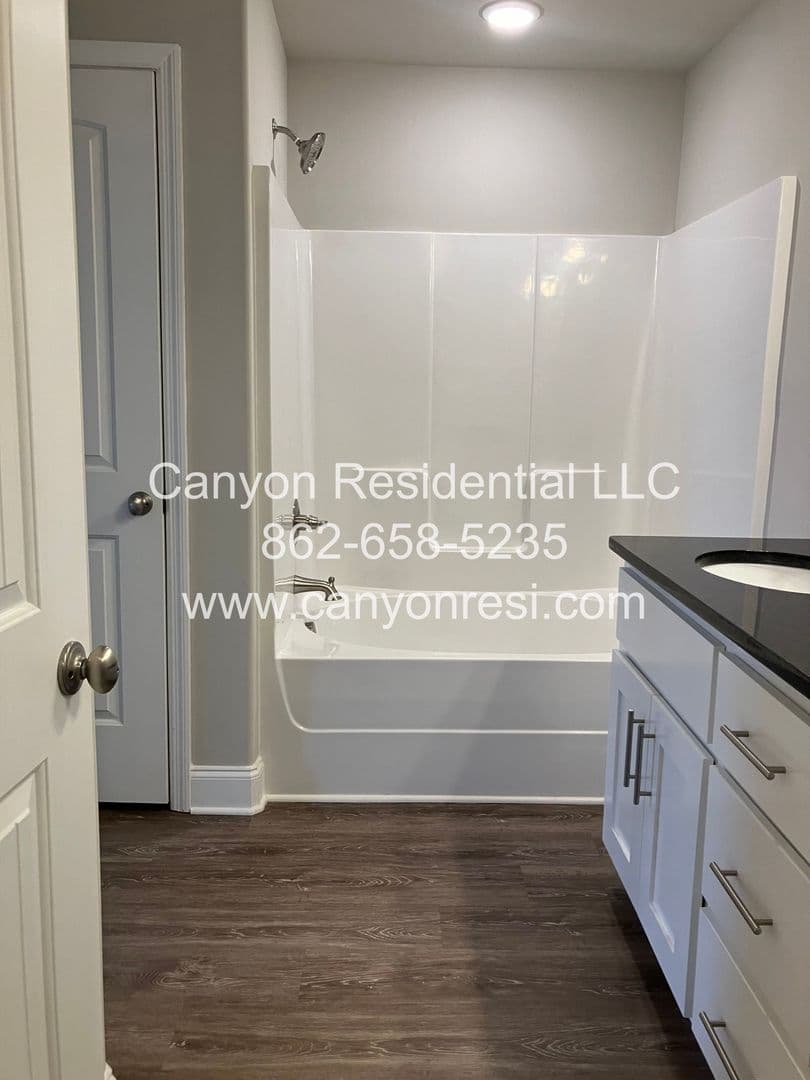 Toney House: 128 Ocean Spring Ave