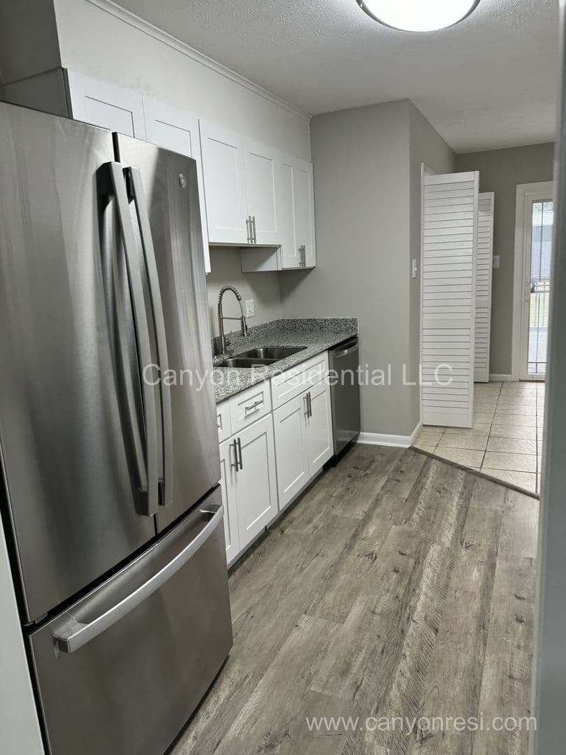 Fayetteville House: 6778 Weeping Water Run