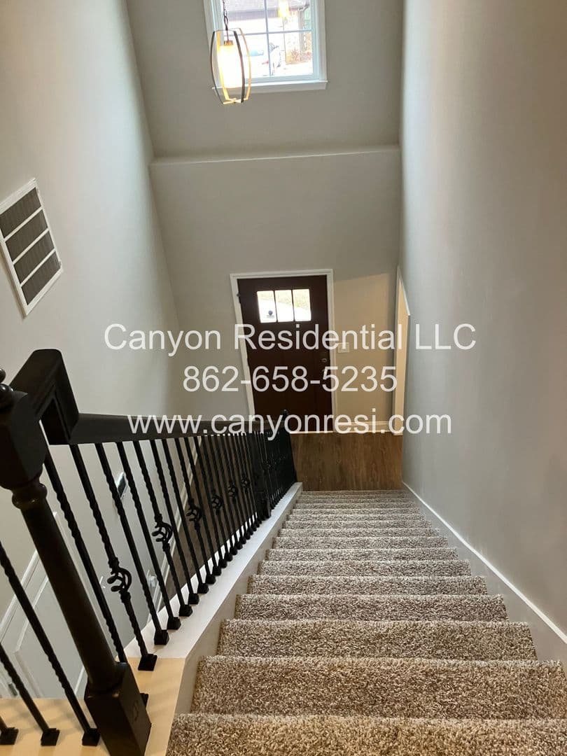 Toney House: 128 Ocean Spring Ave