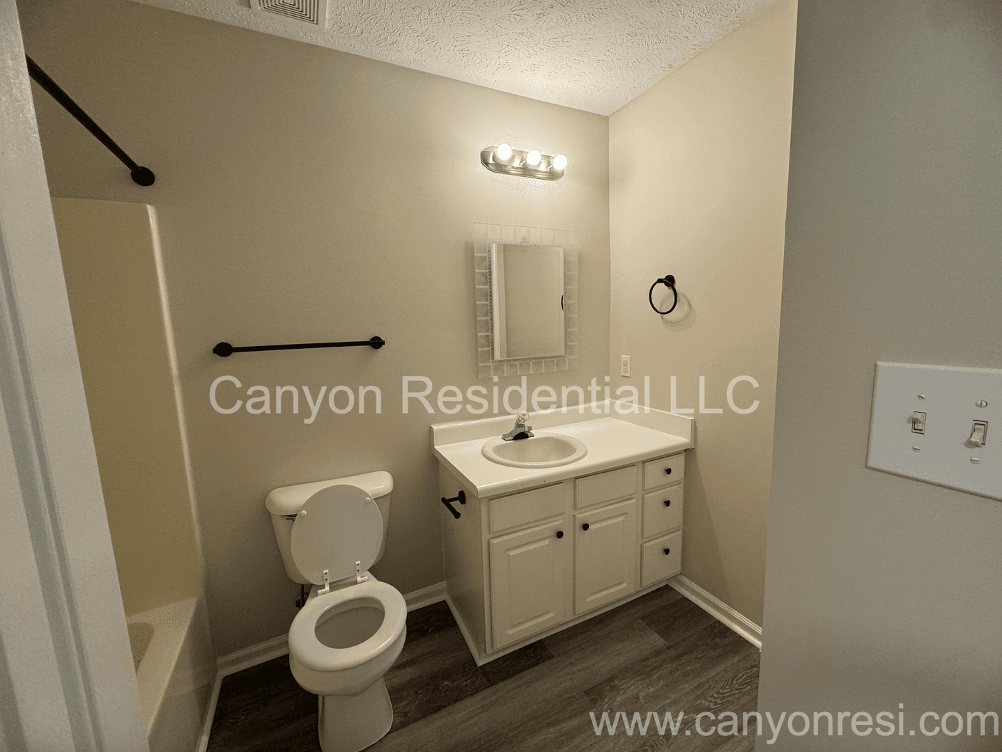 Raeford House: 229 Lakeside Road