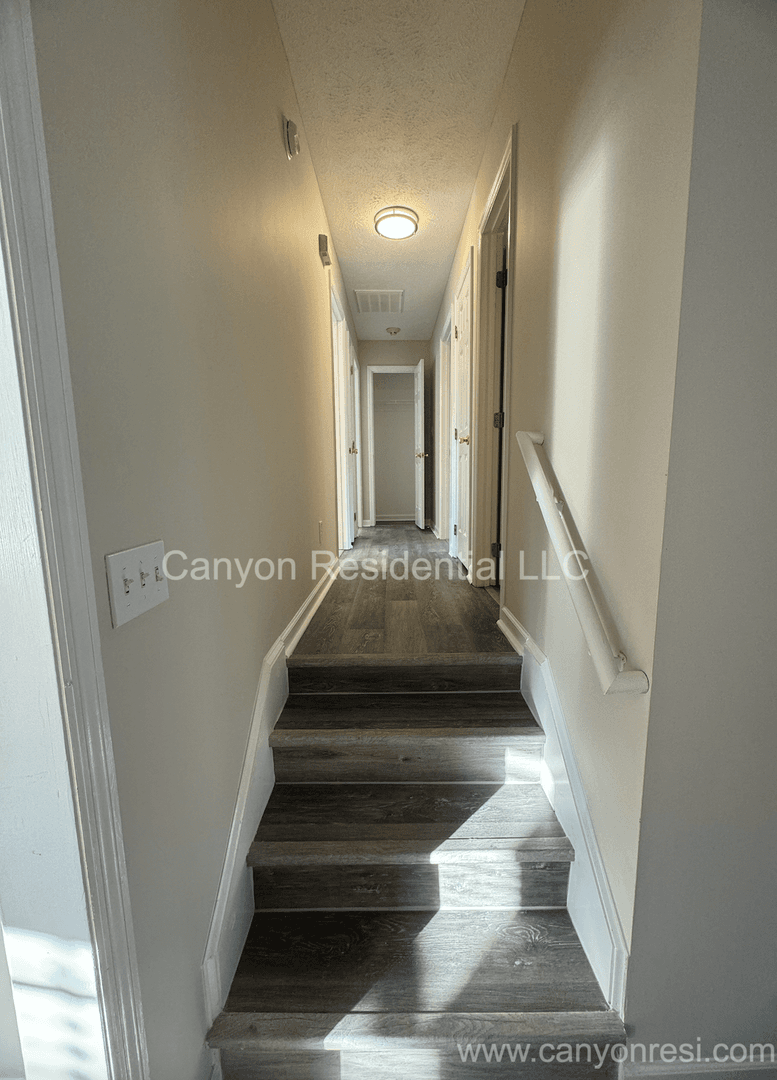 Raeford House: 229 Lakeside Road