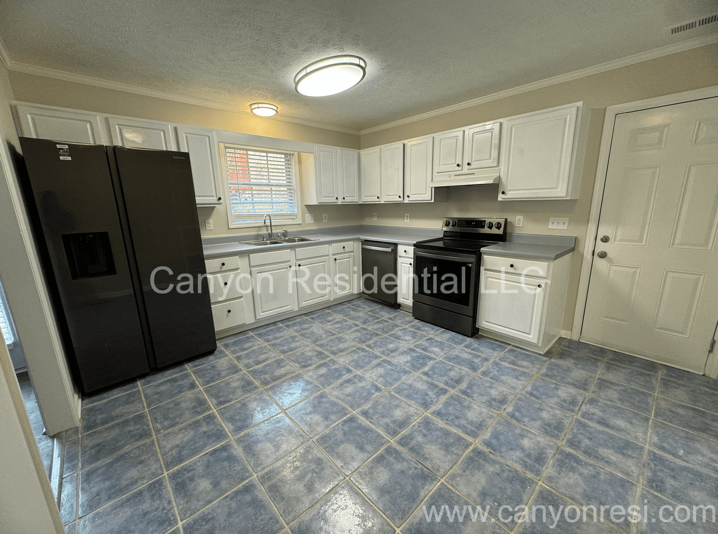 Raeford House: 229 Lakeside Road
