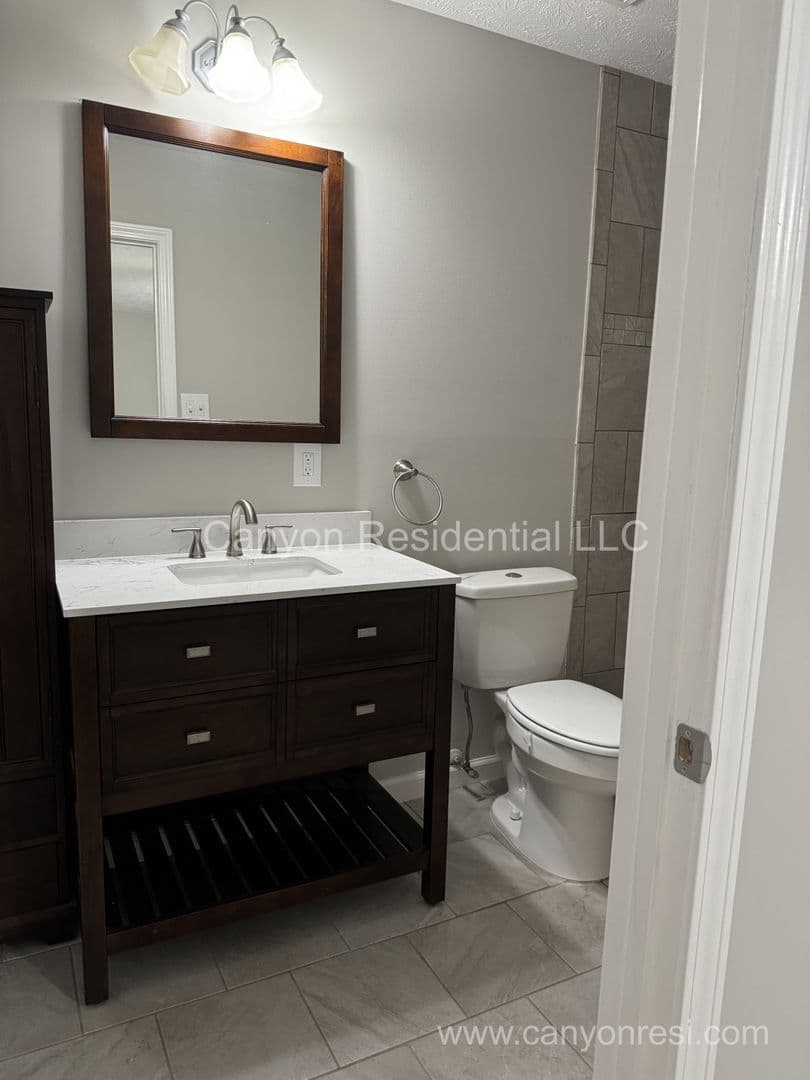 Fayetteville House: 6778 Weeping Water Run