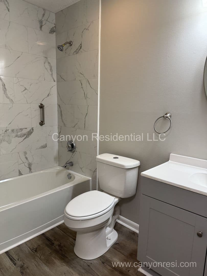 Fayetteville House: 6778 Weeping Water Run