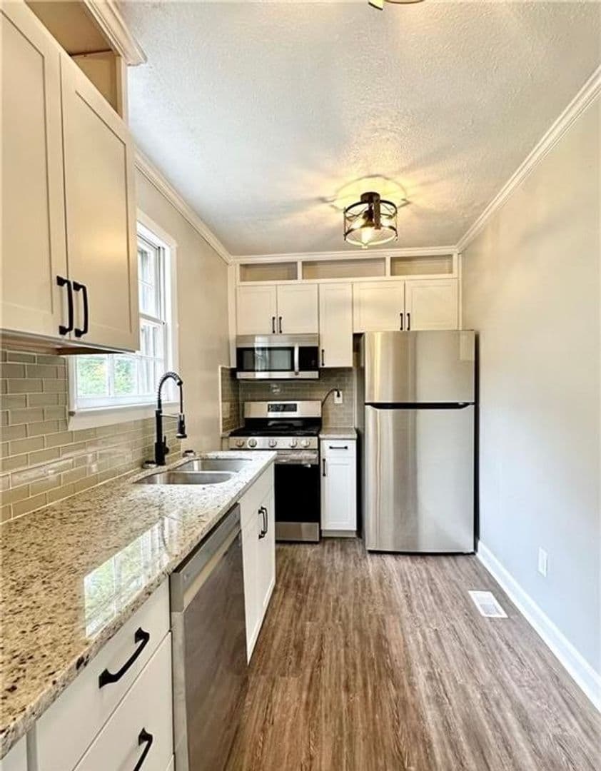 Fayetteville House: 211 Hull Road