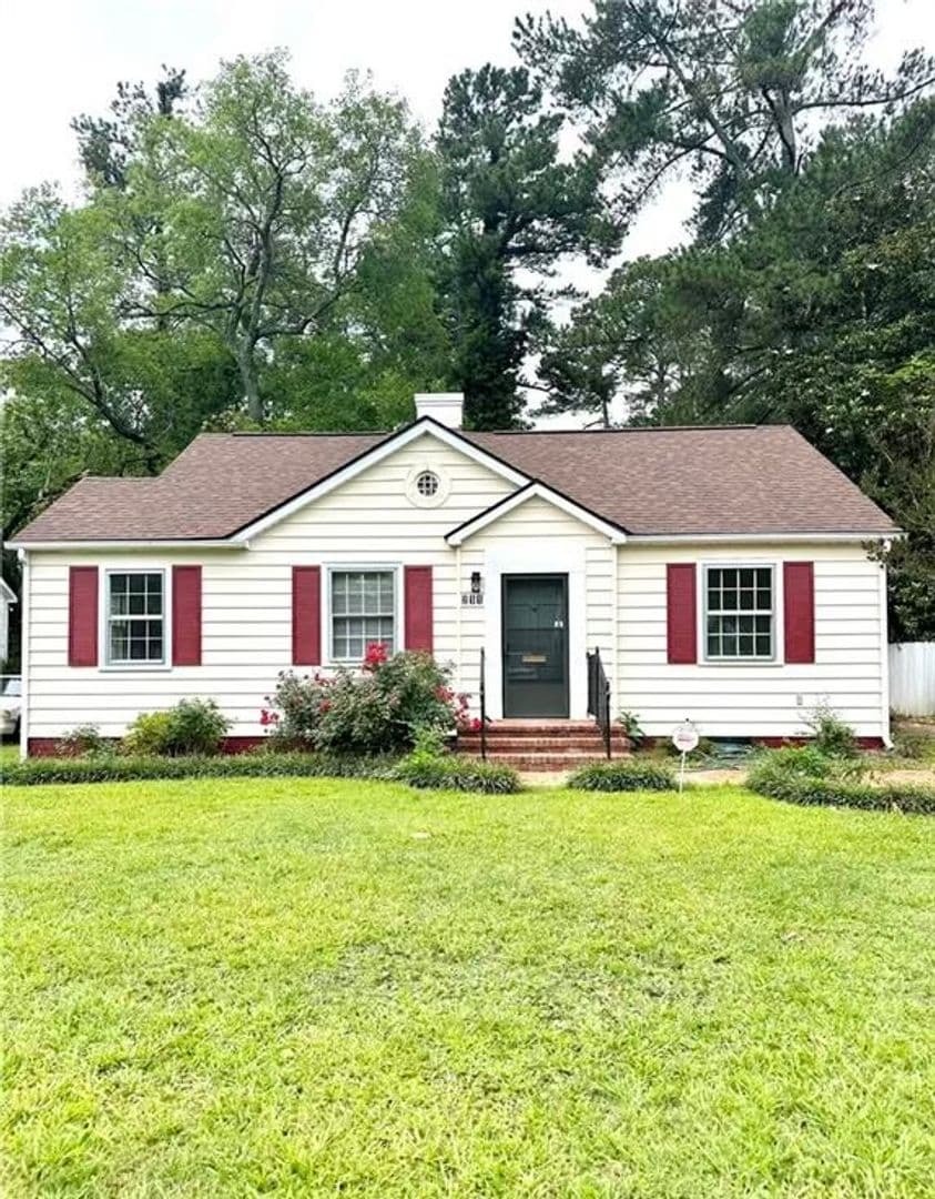 Fayetteville House: 211 Hull Road