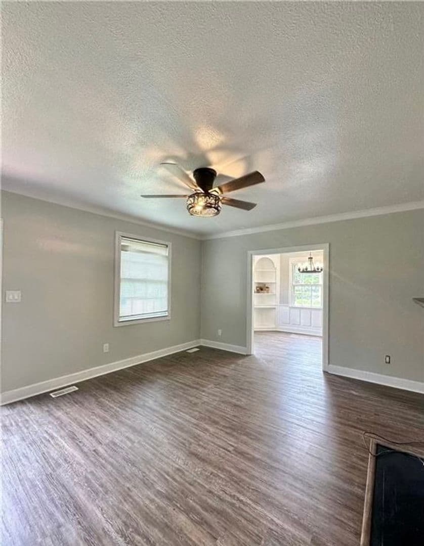 Fayetteville House: 211 Hull Road