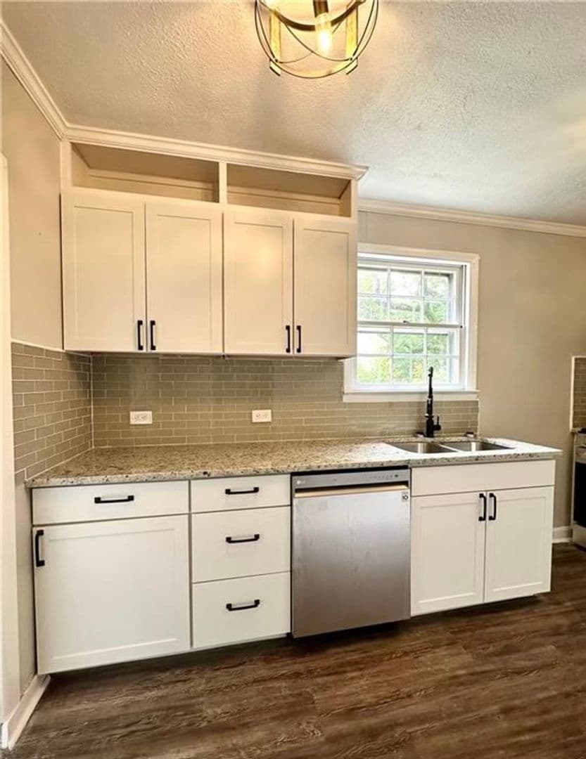 Fayetteville House: 211 Hull Road