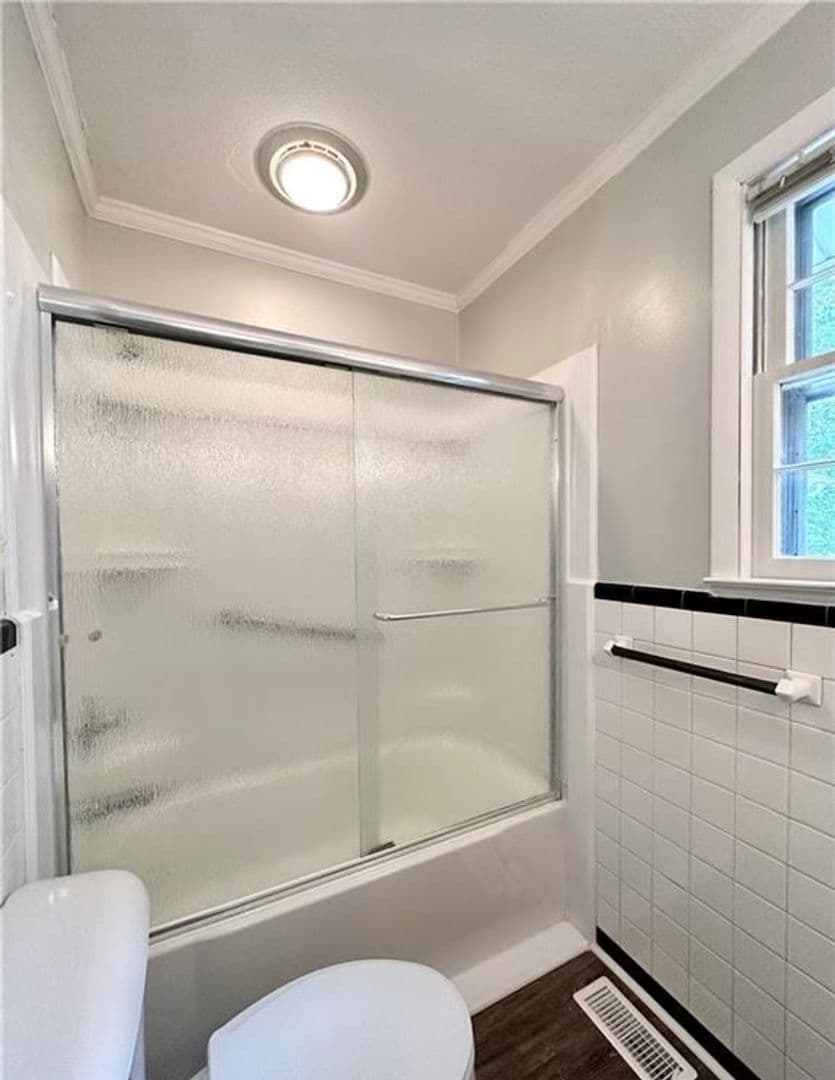 Fayetteville House: 211 Hull Road