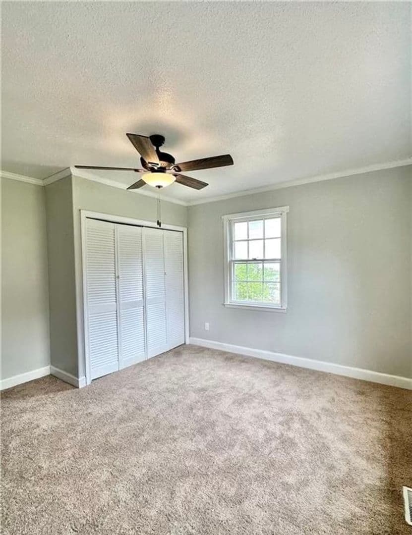 Fayetteville House: 211 Hull Road