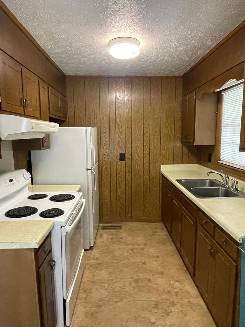 Fayetteville House: 4817 Hurley Drive