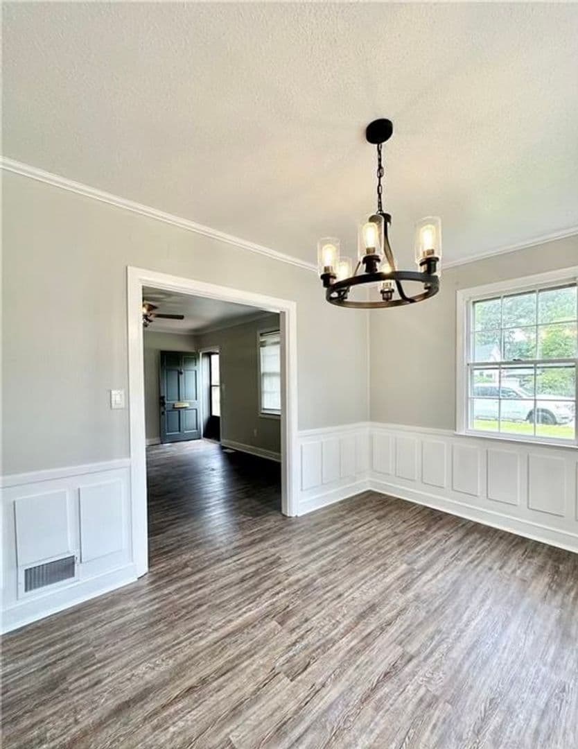 Fayetteville House: 211 Hull Road