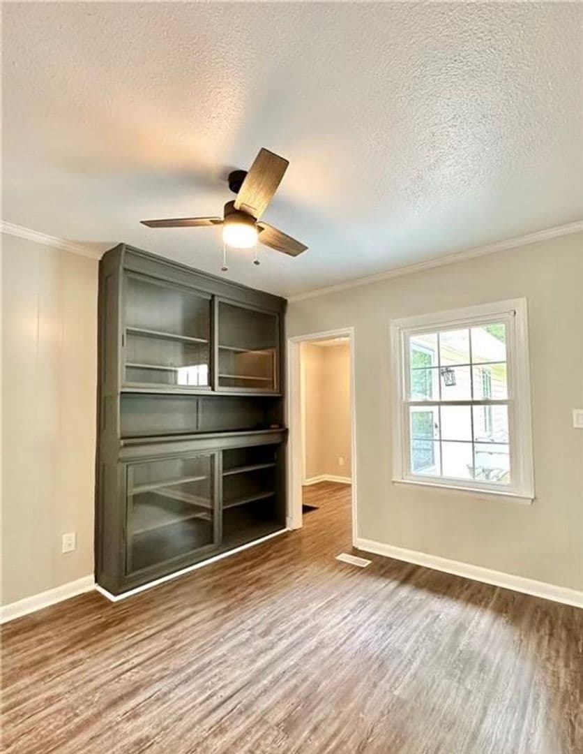 Fayetteville House: 211 Hull Road