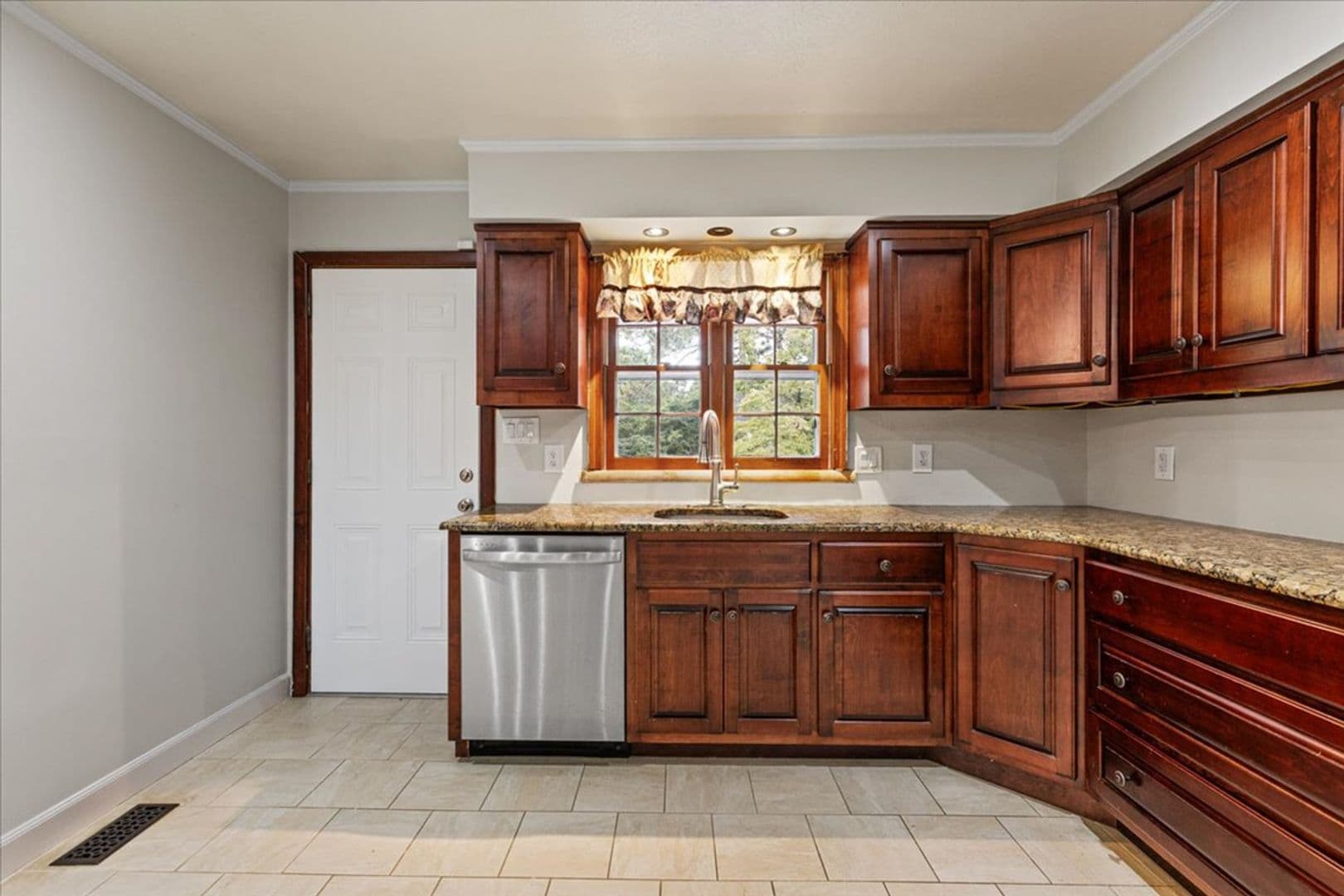 Fayetteville House: 1910 Faber Street