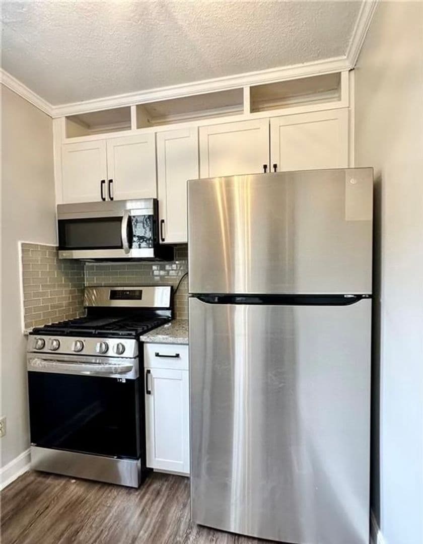 Fayetteville House: 211 Hull Road