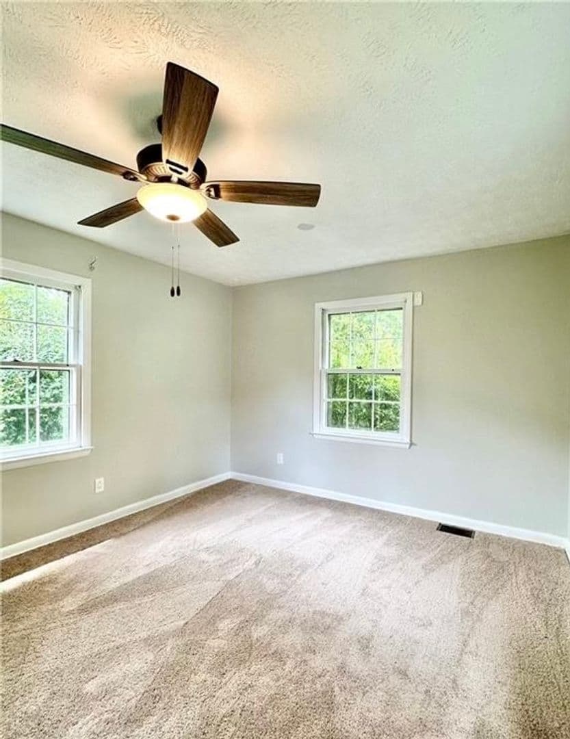 Fayetteville House: 211 Hull Road