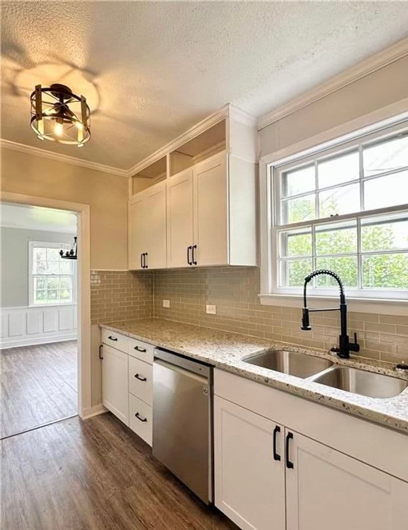 Fayetteville House: 211 Hull Road